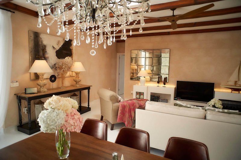 Mesa de comedor y salón