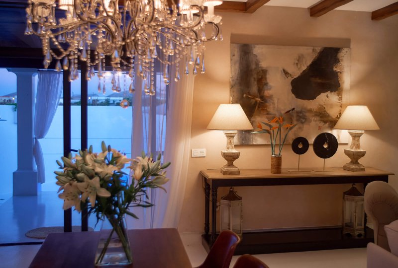 Salón al anochecer