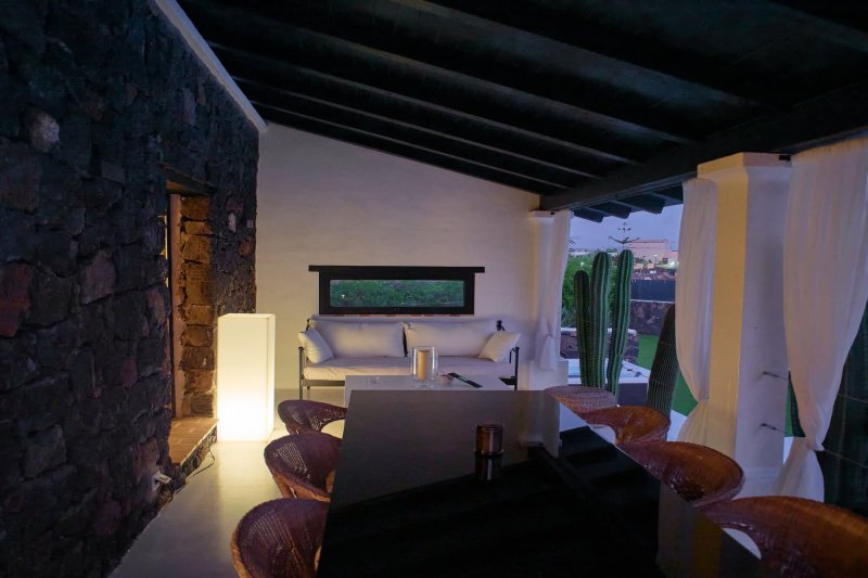 Terraza al anochecer
