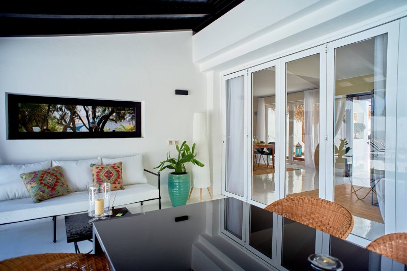 Terraza, comedor y salón