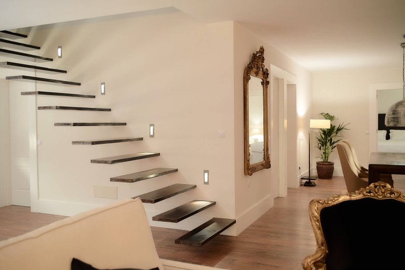 Detalle escalera suspendida