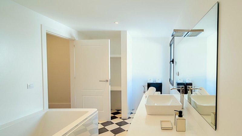 Baño de la suite, con bañera