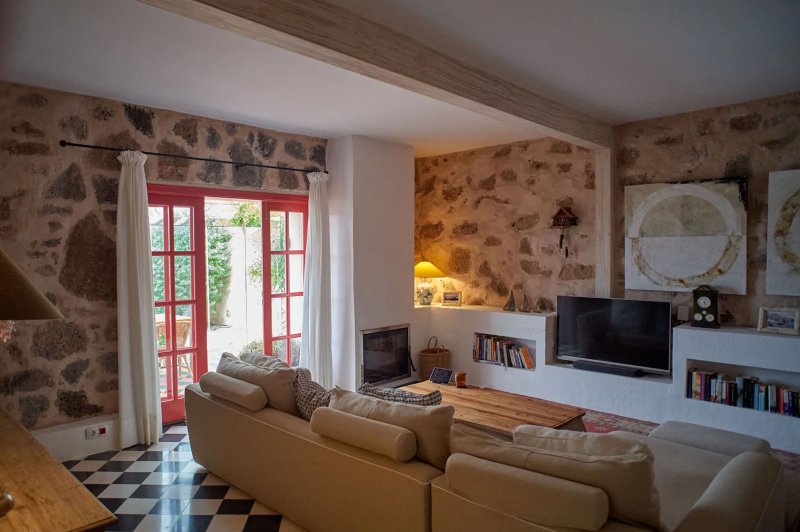 Salón y chimenea